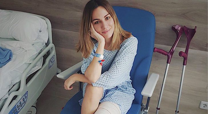 Edurne, ingresada en el hospital por una operación de rodilla