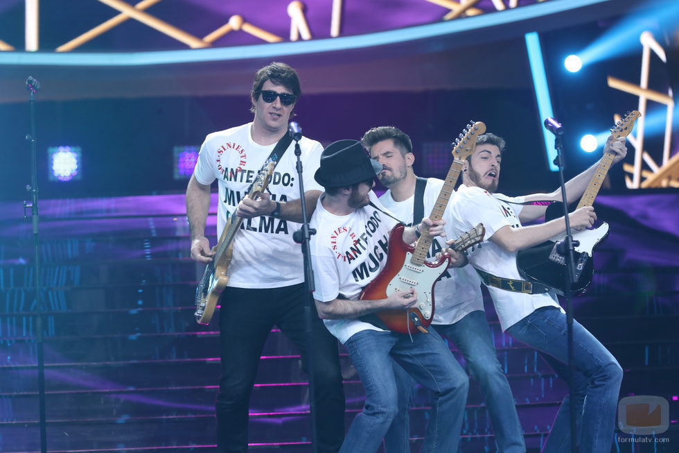 David Amor canta "Bailaré sobre tu tumba", de Siniestro Total, en la gala 13 de 'Tu cara me suena'