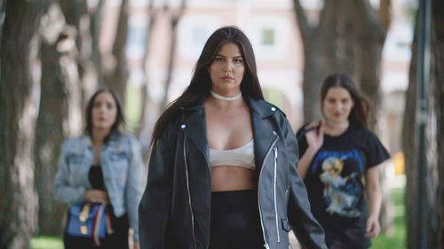 Gabi, Nohelia y Paula son las "Moraleja Girls" en 'Los reyes del barrio'