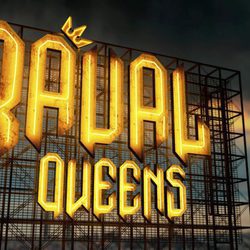 Cartel de los "Raval Queens" en 'Los reyes del barrio'