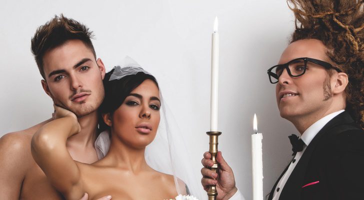 Jaime y Sonia de '¿Quién quiere casarse con mi hijo?' posan junto a Torito para Primera Línea