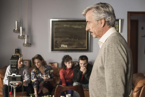 Los Alcántara se reúnen para una foto familiar en la temporada 19 de 'Cuéntame cómo pasó'