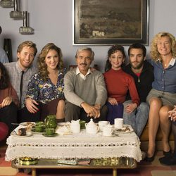 La familia Alcántara al completo posa unida en la temporada 19 de 'Cuéntame cómo pasó'