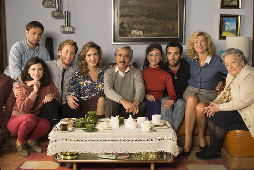 La familia Alcántara al completo posa unida en la temporada 19 de 'Cuéntame cómo pasó'