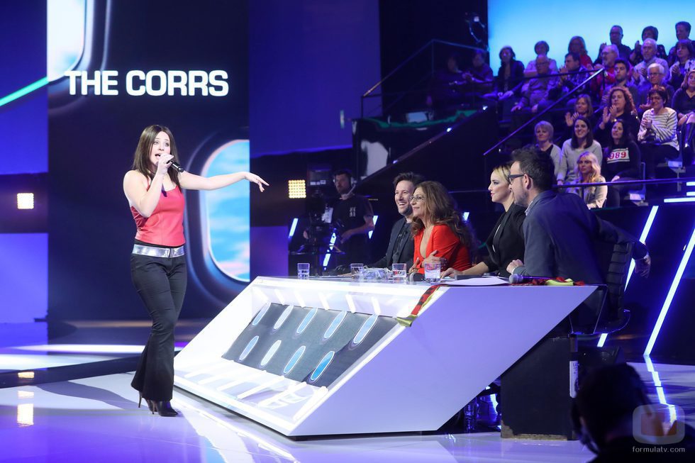 Lucía Gil canta "Breathless" de The Corrs en la gala 14 de 'Tu cara me suena'