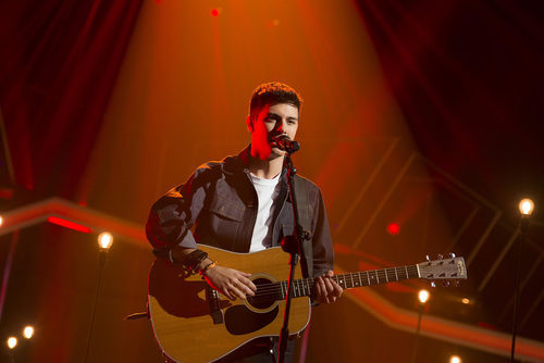 Alfred interpreta "Maldita dulzura" en la Gala 12 de 'OT 2017'