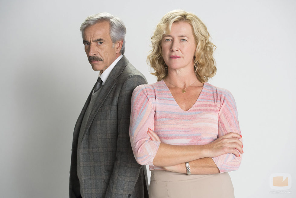 Imanol Arias y Ana Duato posan en la 19ª temporada de 'Cuéntame cómo pasó'