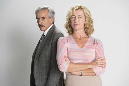 Imanol Arias y Ana Duato posan en la 19ª temporada de 'Cuéntame cómo pasó'