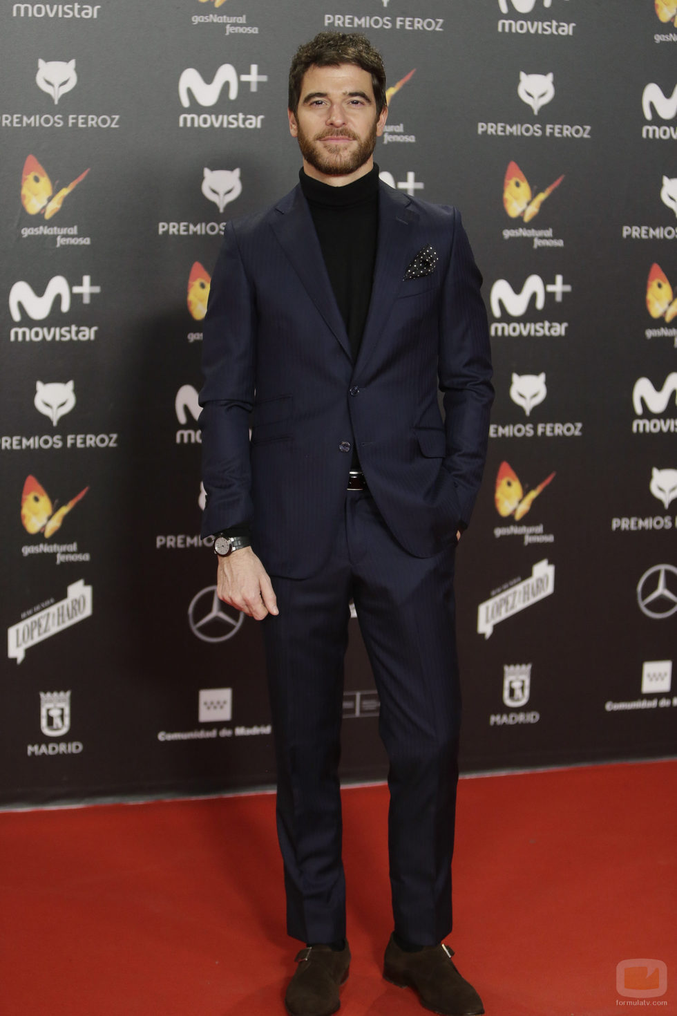 Alfonso Bassave posa en la alfombra roja de los Premios Feroz 2018