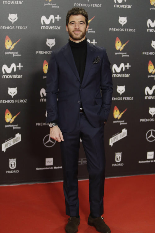 Alfonso Bassave posa en la alfombra roja de los Premios Feroz 2018