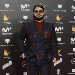 Brays Efe posa en la alfombra roja de los Premios Feroz 2018