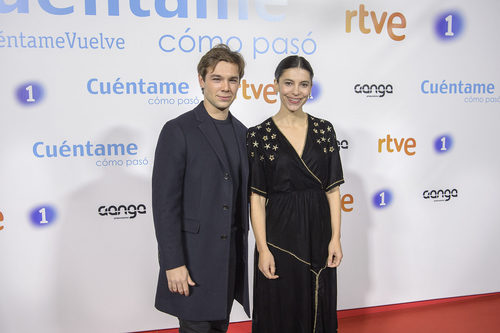 Carlos Cuevas e Irene Visedo en el preestreno de la temporada 19 de 'Cuéntame cómo pasó'