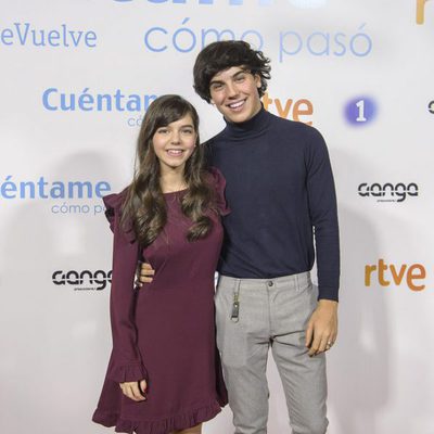 Paula Gallego y Óscar Casas en el preestreno de la temporada 19 de 'Cuéntame cómo pasó'