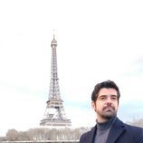 Miguel Ángel Muñoz frente a la Torre Eiffel en 'Presunto culpable'