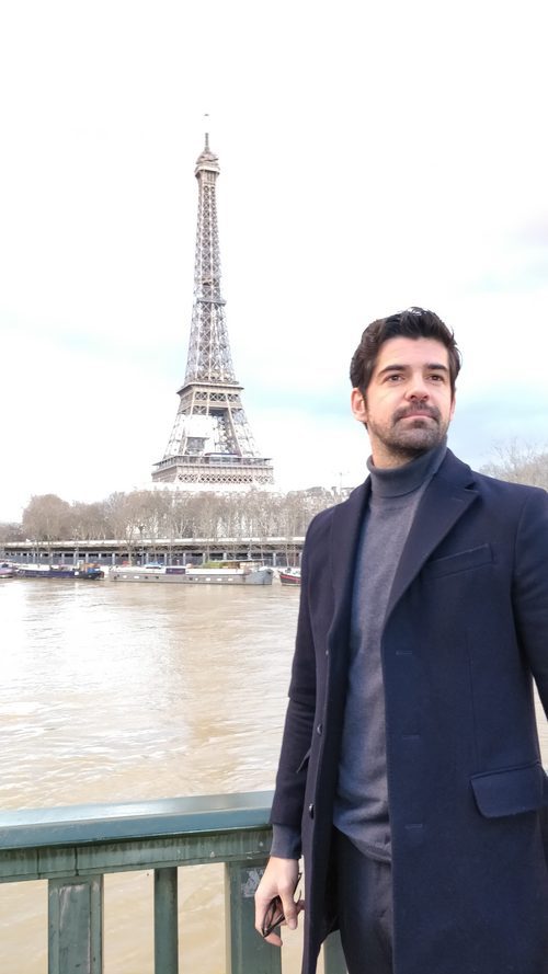 Miguel Ángel Muñoz frente a la Torre Eiffel en 'Presunto culpable'