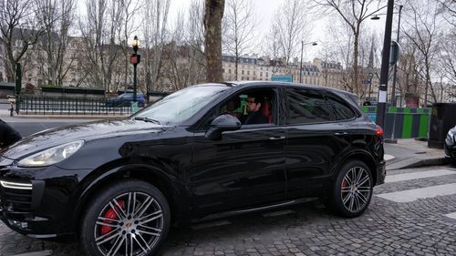 Miguel Ángel Muñoz dentro del coche en el rodaje de 'Presunto culpable'