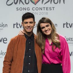 Alfred y Amaia posan en el photocall de RTVE como representantes de España en Eurovisión 2018