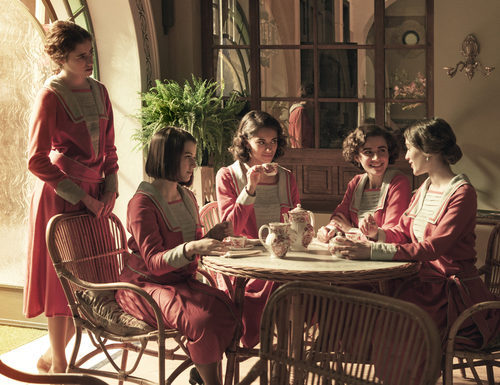 Las alumnas de la academia para señoritas de 'La otra mirada' toman un té