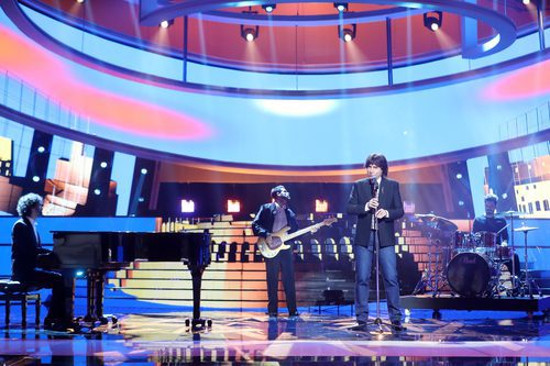 Raúl Pérez canta "Bailar Pegados" de Sergio Dalma en la gala de Eurovisión de 'Tu cara me suena'