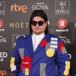 Brays Efe posa en la alfombra roja de los Premios Goya 2018