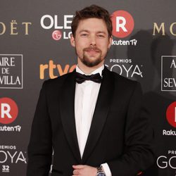Jan Cornet posa en la alfombra roja de los Premios Goya 2018