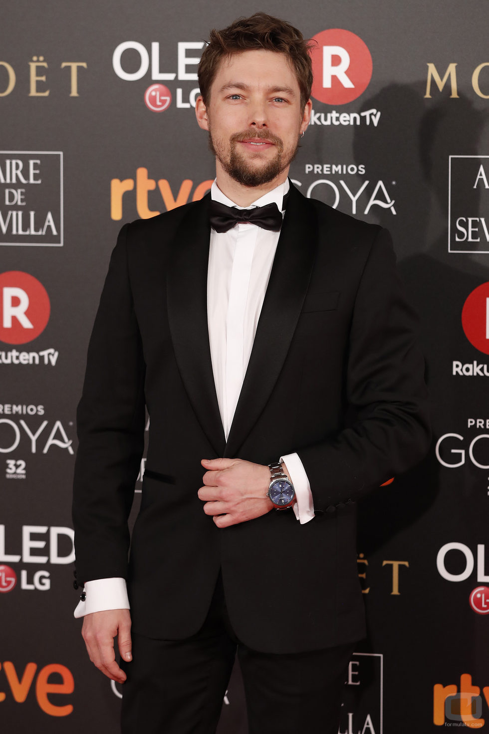 Jan Cornet posa en la alfombra roja de los Premios Goya 2018