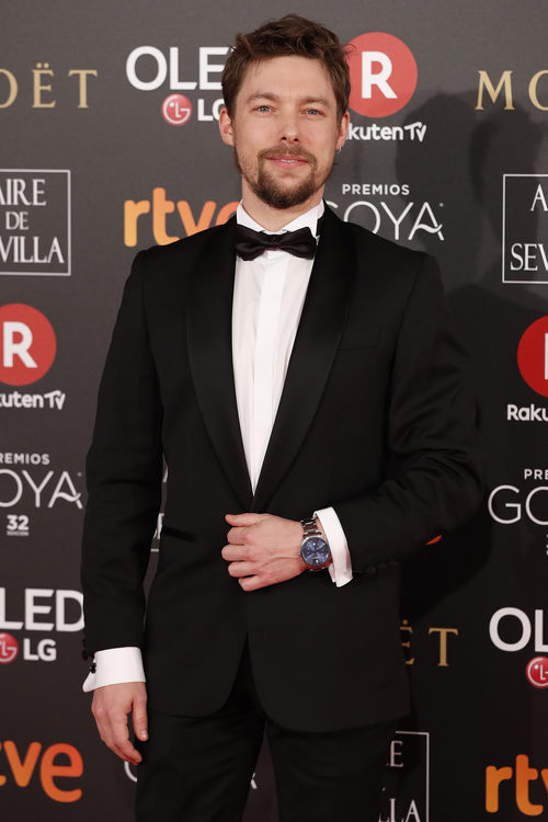 Jan Cornet posa en la alfombra roja de los Premios Goya 2018