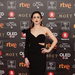 Marina Salas posa en la alfombra roja de los Premios Goya 2018