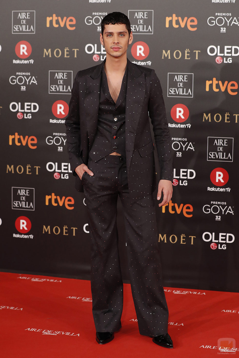Eduardo Casanova en la alfombra roja de los Premios Goya 2018