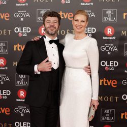 Anne Igartiburu y Pablo Heras Casado posan en la alfombra roja de los Premios Goya 2018