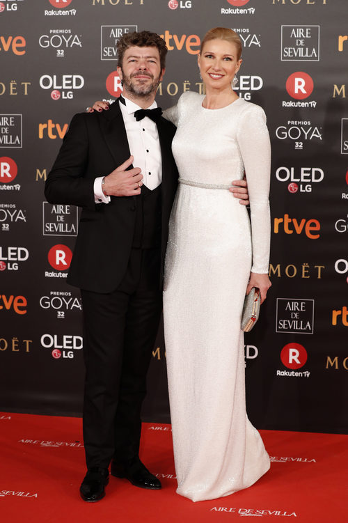 Anne Igartiburu y Pablo Heras Casado posan en la alfombra roja de los Premios Goya 2018