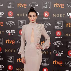 Sara Rivero posa en la alfombra roja de los Premios Goya 2018