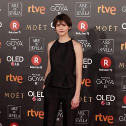Alba Galocha posa en la alfombra roja de los Premios Goya 2018