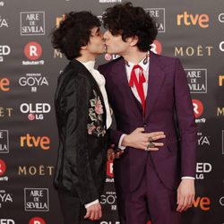Los Javis se besan en los Premios Goya 2018