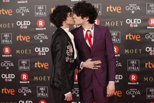 Los Javis se besan en los Premios Goya 2018