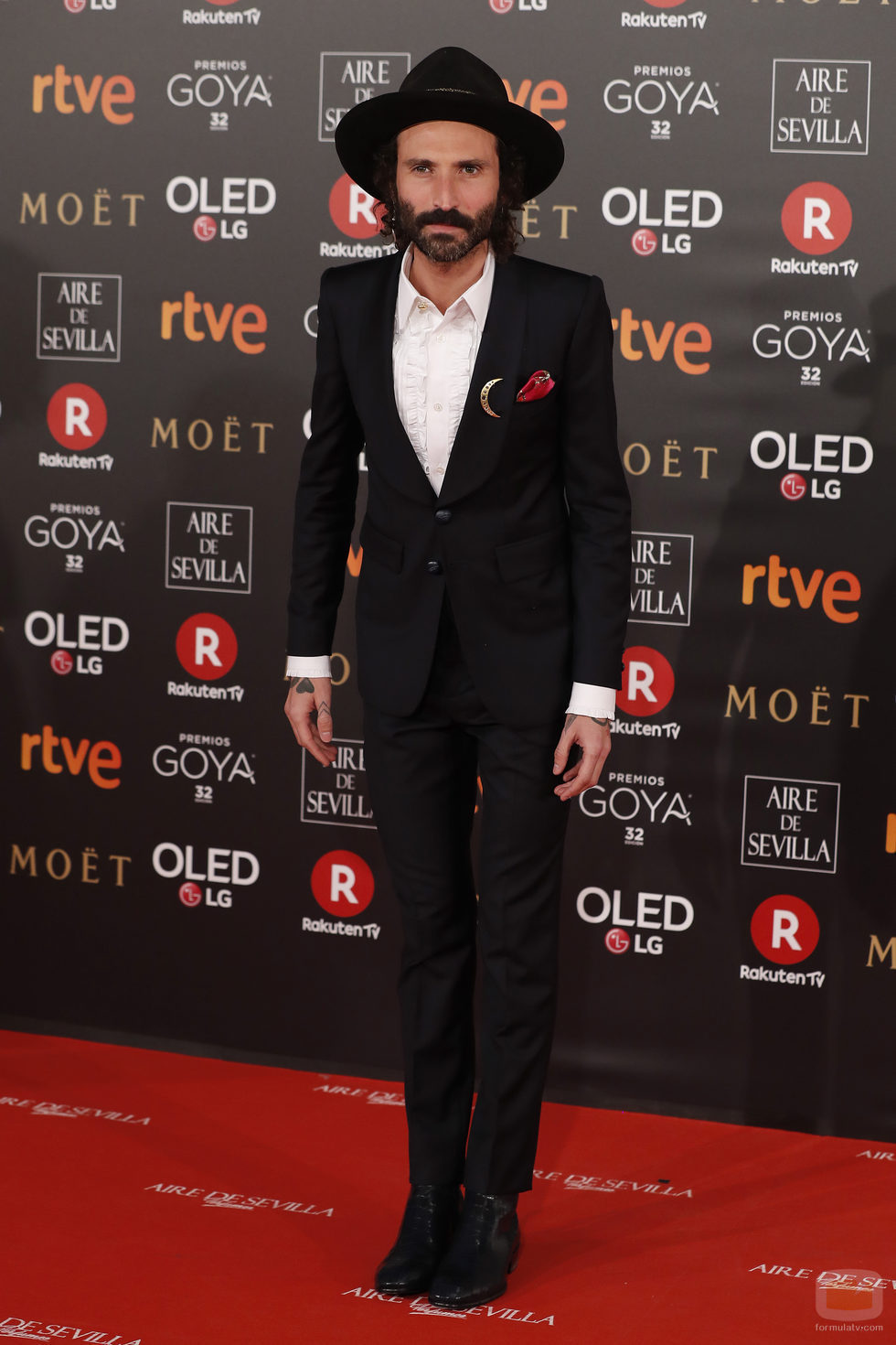 El cantante Leiva posa en los Premios Goya 2018