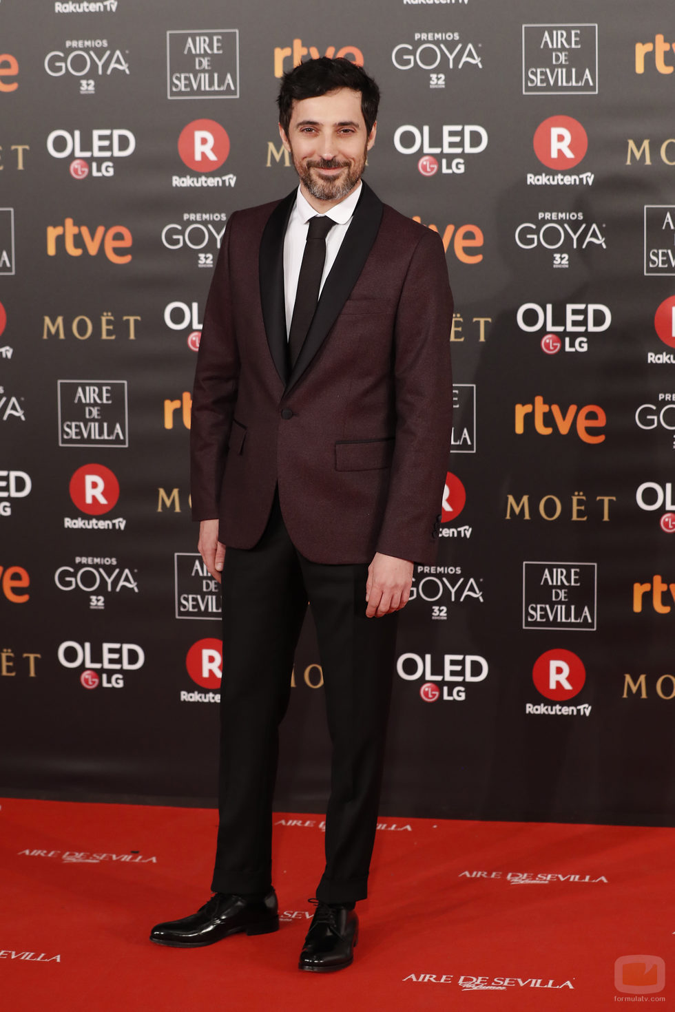 El actor Andrés Gertrúdix posa en la alfombra roja de los Goya 2018