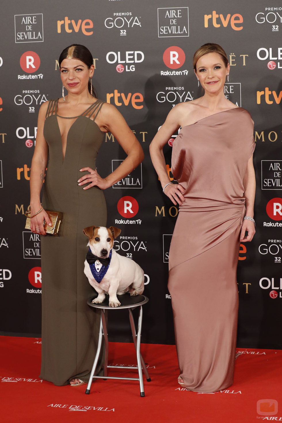 Thais Blume, María Esteve y Pancho posan en la alfombra roja de los Premios Goya 2018