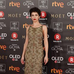 Úrsula Corberó posa en la alfombra roja de los Premios Goya 2018