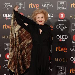 Marisa Paredes posa en la alfombra roja de los Premios Goya 2018
