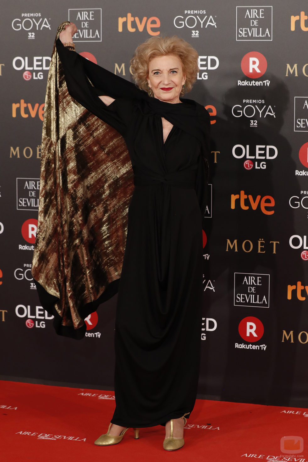 Marisa Paredes posa en la alfombra roja de los Premios Goya 2018