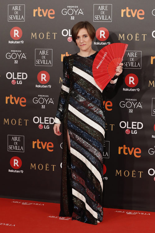 Carla Simón posa en la alfombra roja de los Premios Goya 2018