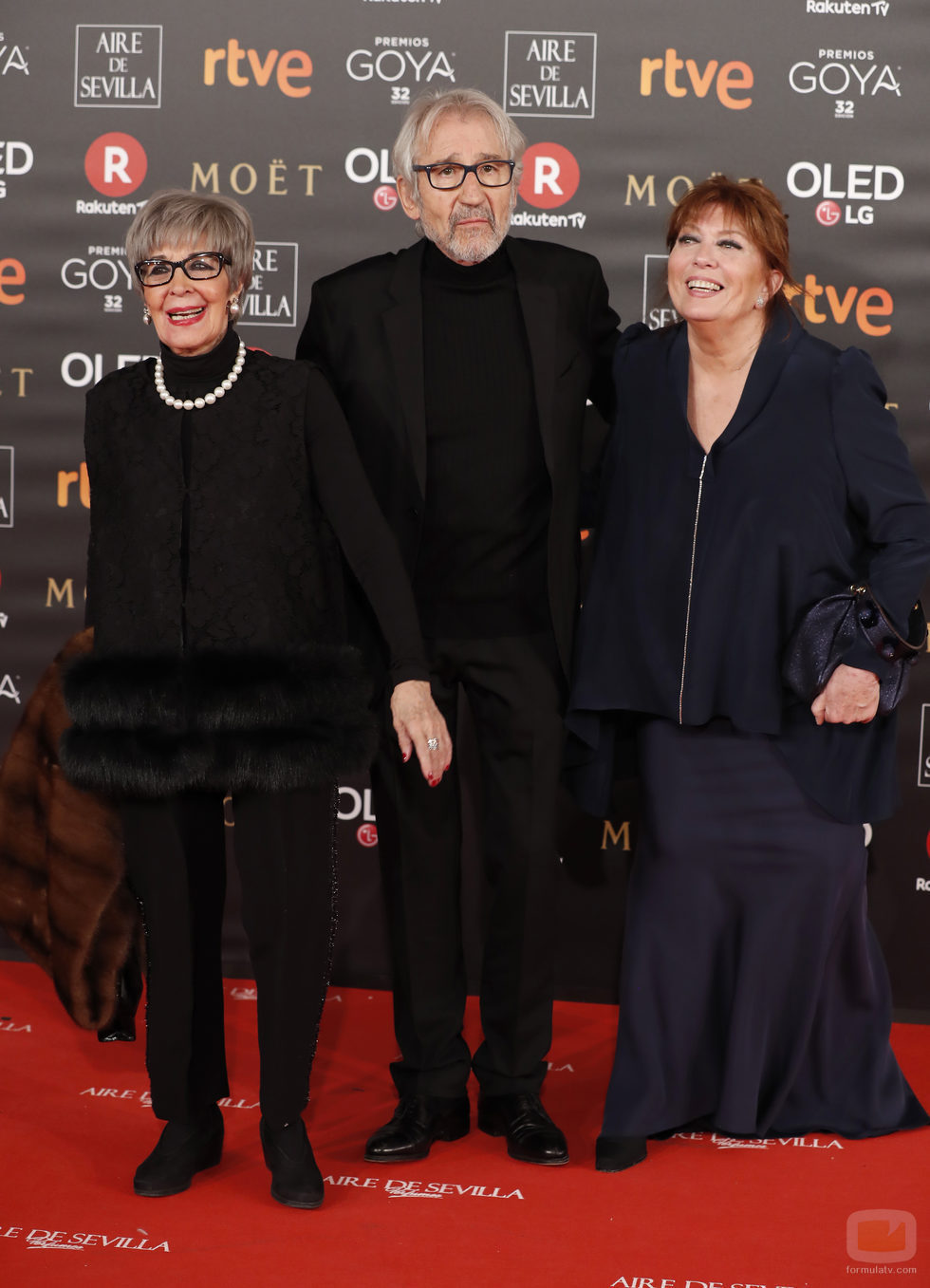 Concha Velasco y José Sacristán posan en la alfombra roja de los Premios Goya 2018