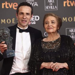 Gustavo Salmerón posa con el premio a Mejor Película Documental en los Goya 2018