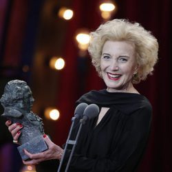 Marisa Paredes posa con el premio Goya de Honor en los Goya 2018