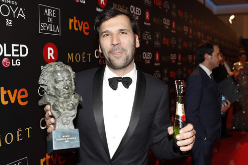 Sebastián Lelio posa con el Premio a Mejor Película Iberoamericana en los Goya 2018