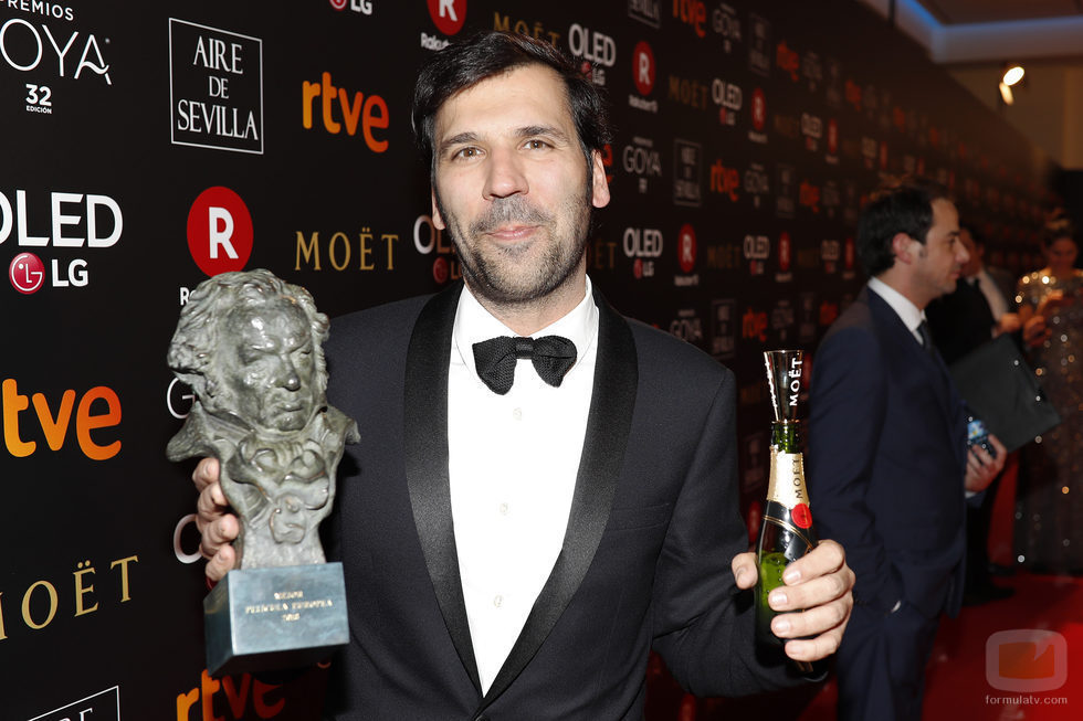 Sebastián Lelio posa con el Premio a Mejor Película Iberoamericana en los Goya 2018