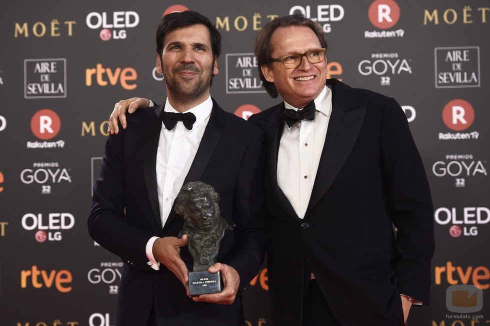 Ruben Ostlund posa con el premio a Mejor Película Europea en los Goya 2018