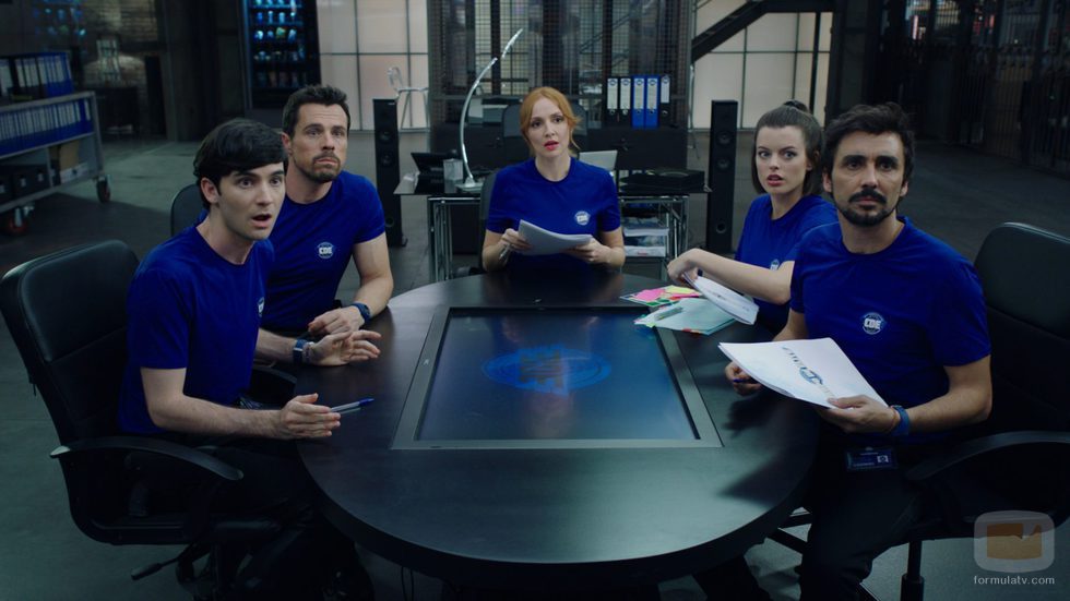 Octavi Pujades, Adriana Torrebejano, Álvaro Fontalba, Cristina Castaño y Canco Rodríguez en 'Cuerpo de élite' 