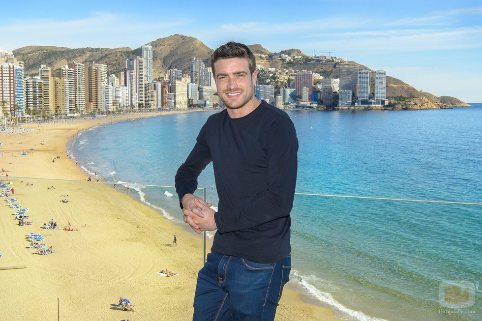 El actor Raúl Mérida interpreta a Rayco en la serie 'Fugitiva'